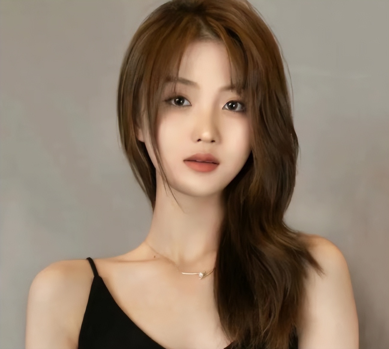 北电女生邵晴素颜照流出,与买超吃饭毫不避讳,疑似好事将近