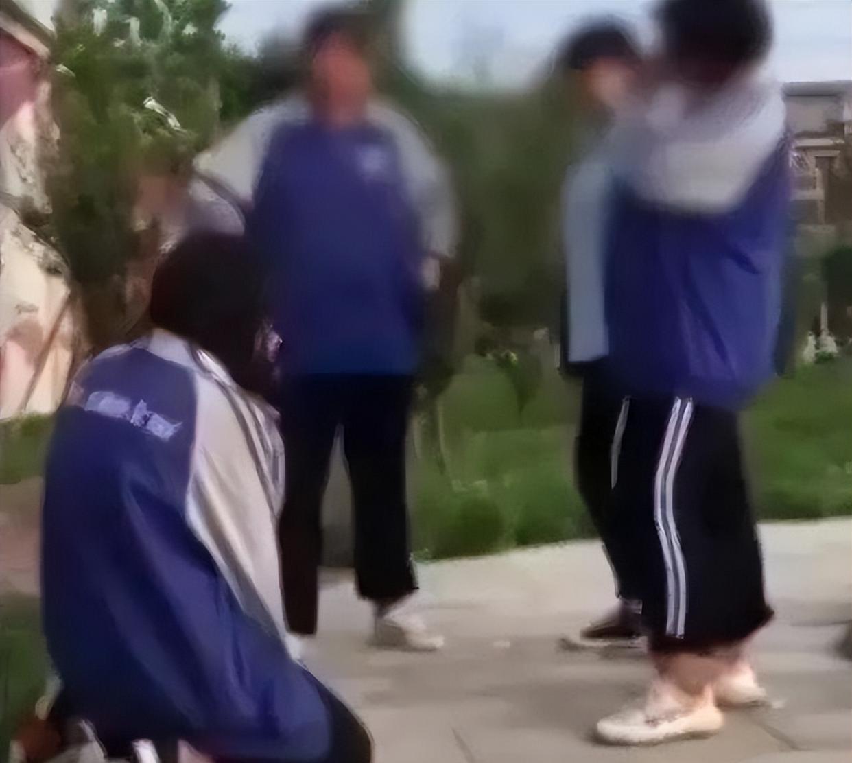 殴打女同学还强行转钱,三少女校园霸凌被判刑!对此你怎么看
