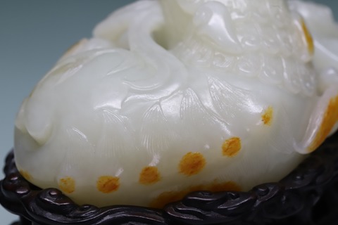 和田玉籽料|舊藏和田玉籽料“枣红皮 狮子舞绣球”