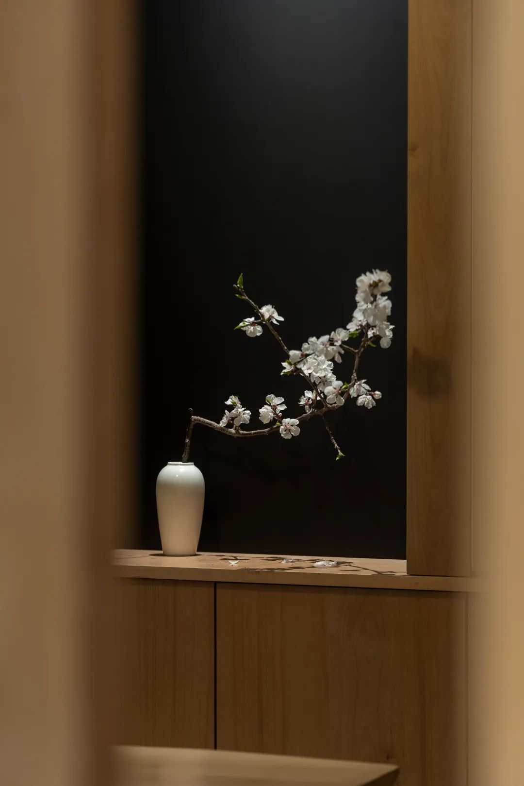 不羡繁华，车水马龙间的一处素简雅居