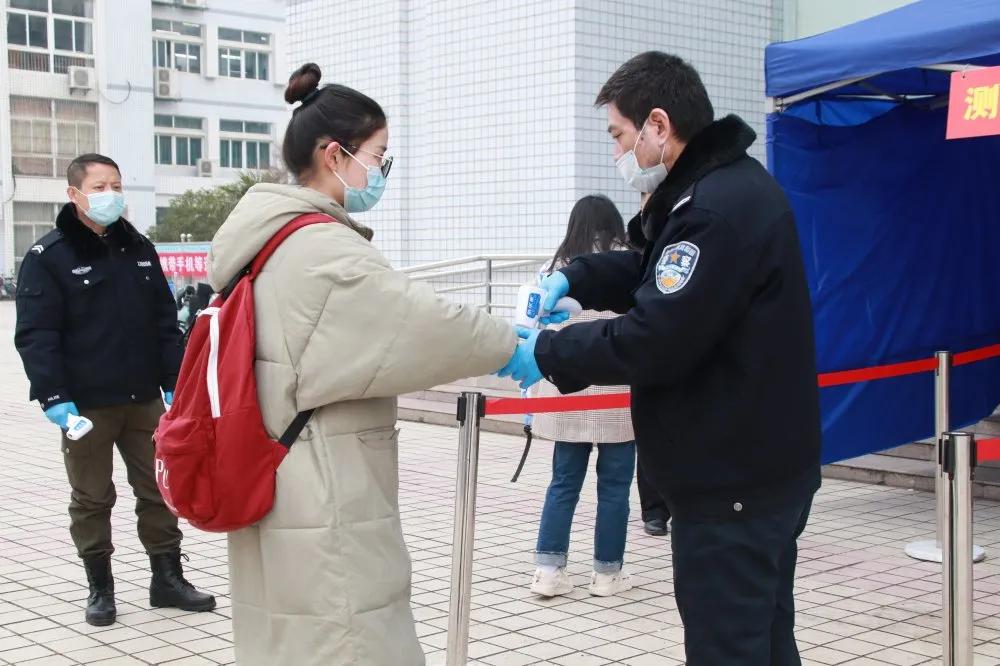 考研|考研还没出成绩，“抢人大战”已经开始，多所院校率先宣布预调剂