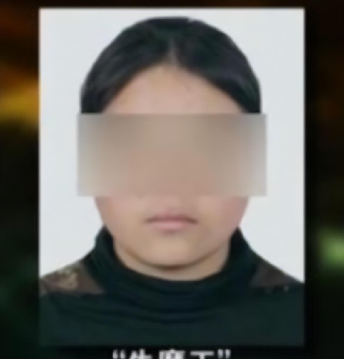 自称“牛魔王”的女毒枭,其下线带姥姥一起豁命犯险,终被捕