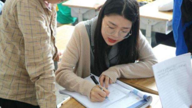教师|取消教师的寒暑假，改成公务员“朝九晚五”制度，老师：求之不得