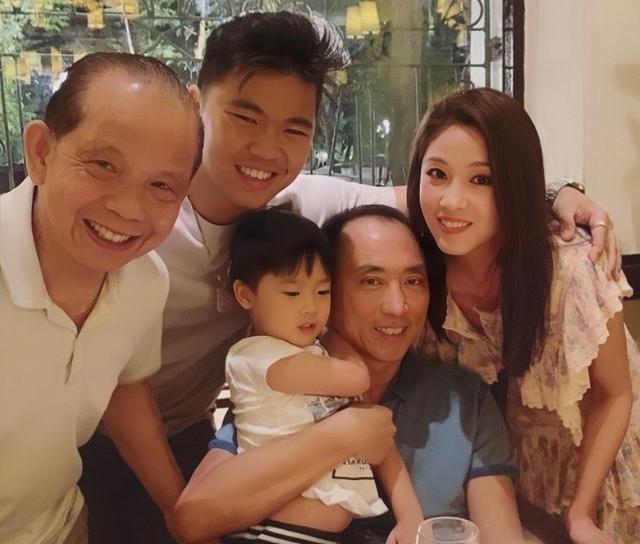 豪门|知名港姐冠军罕见秀恩爱!横刀夺爱进豪门,大20岁富商丈夫显年轻