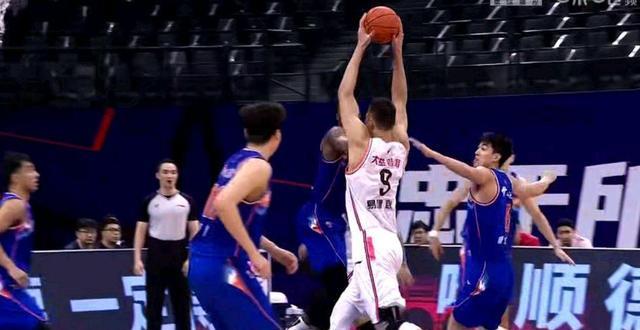 新疆男篮|毫不留情！广东13-0打懵新疆，徐杰8+6攻防兼备，杜锋拒绝放水
