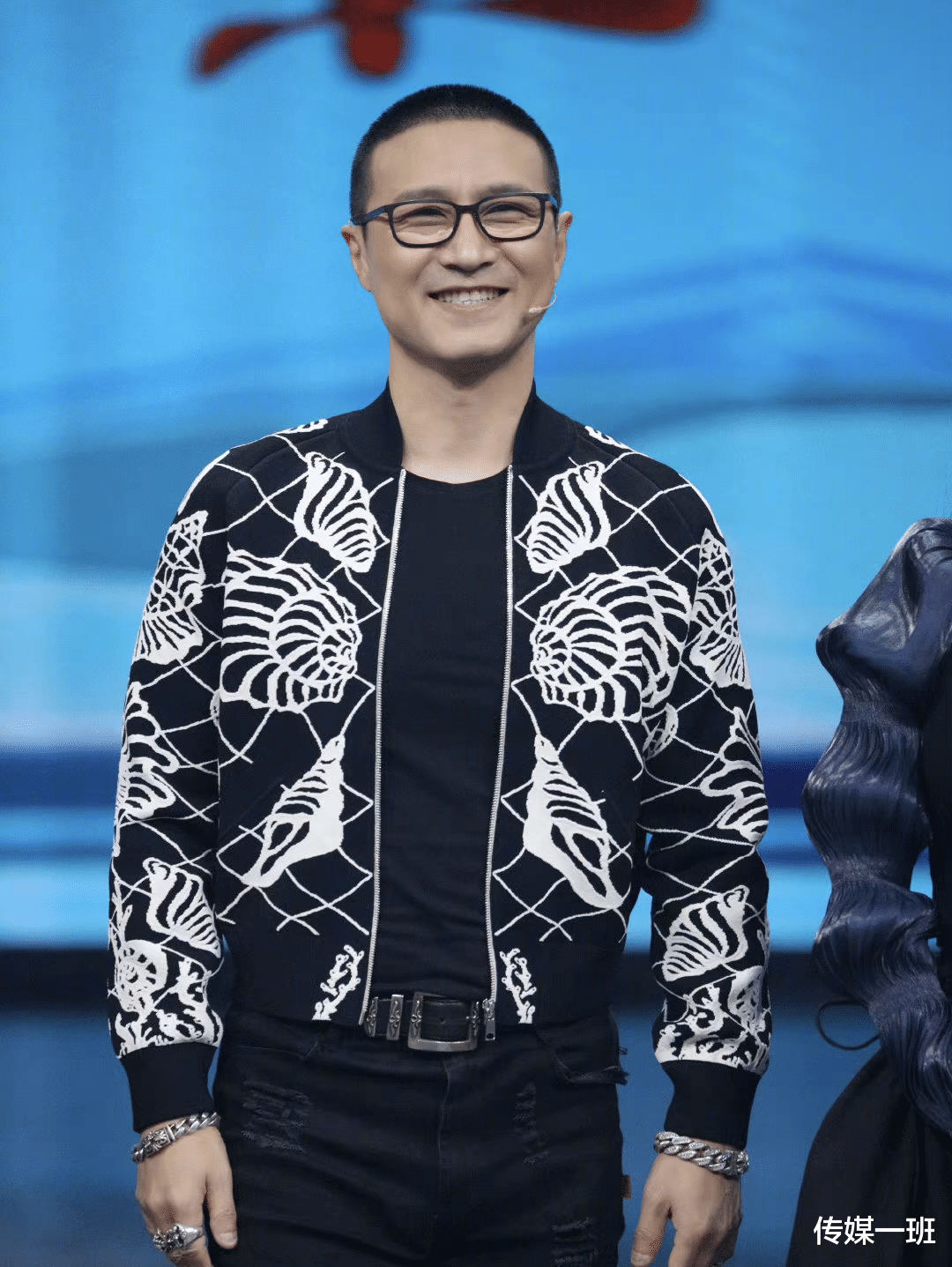 汪峰|汪峰神秘二女儿汪璟怡近照曝光,父女俩逛街买钻戒疑为章子怡庆生