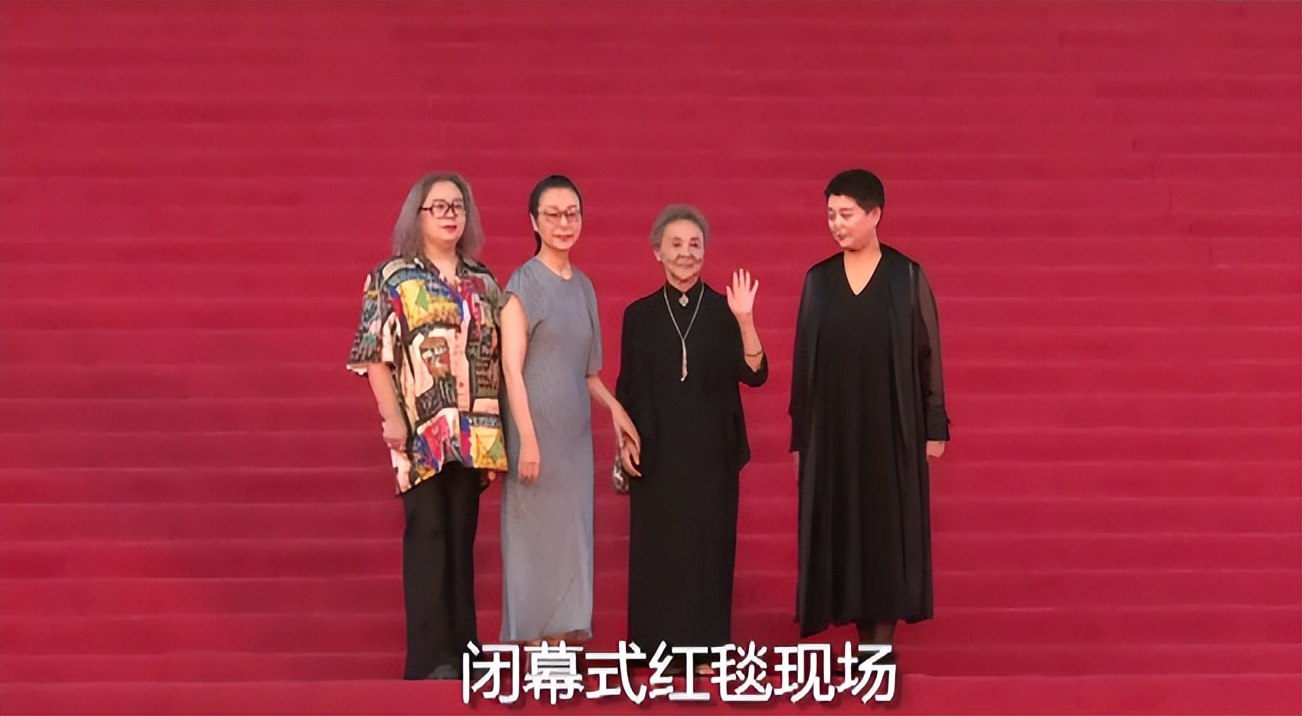 奚美娟|老戏骨走红毯：刘晓庆像梅超风，奚美娟穿睡衣，刘佩琦白发苍苍