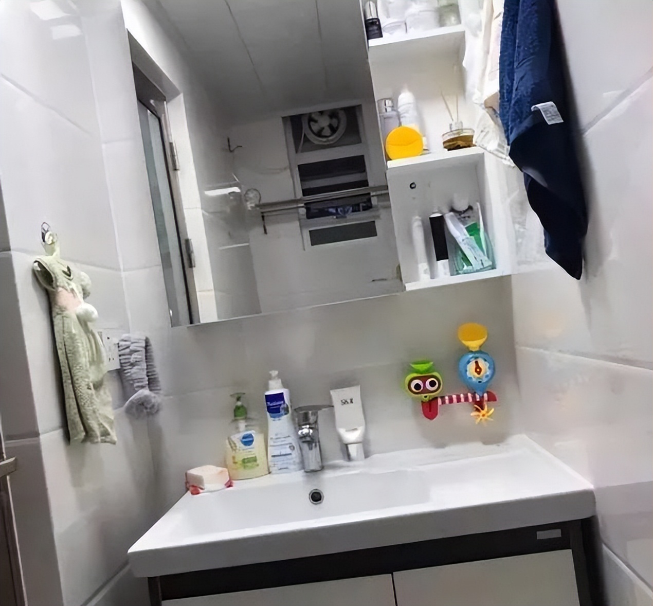 头一次见香港38㎡,蜗居一家3口,室内很温馨,忍不住晒晒