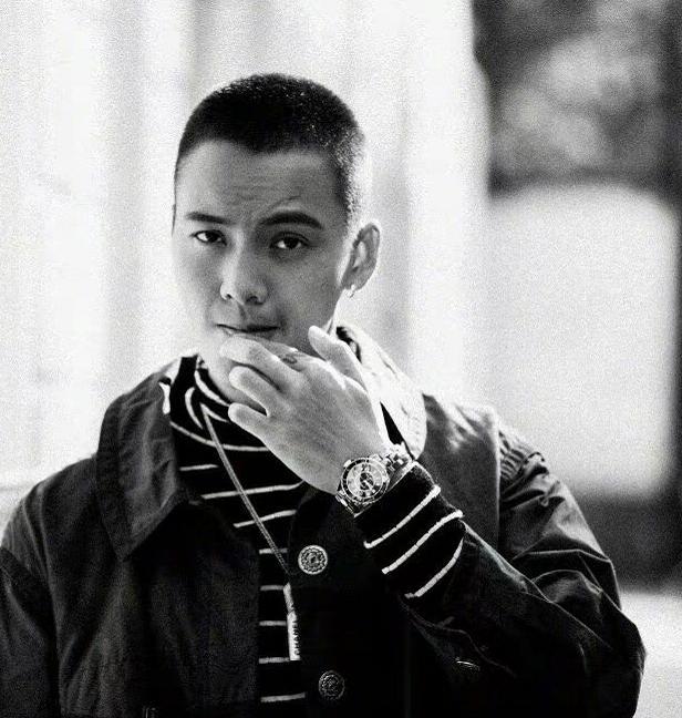 陈伟霆|陈伟霆：重感情，时隔10年再去探望当年和自己交心的服装师老大姐