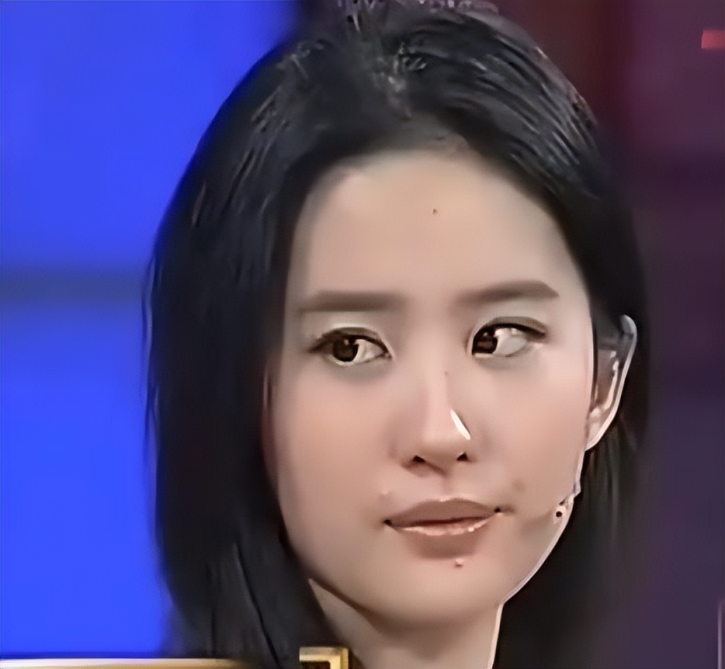 刘亦菲|“星途坎坷”刘亦菲：被黄晓明舍命相救