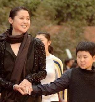 倪萍|虎子：天生患有疾病，母亲倪萍独自带我艰难求医，此生难报母亲恩
