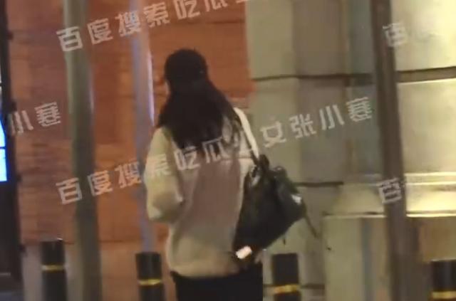 迪丽热巴深夜买零食被尾随！粉丝喊话报警，拍摄者强调是“路透”