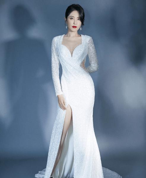 殷桃|6位中年女星身材：李若彤8块腹肌，殷桃60cm细腰，实在让人嫉妒