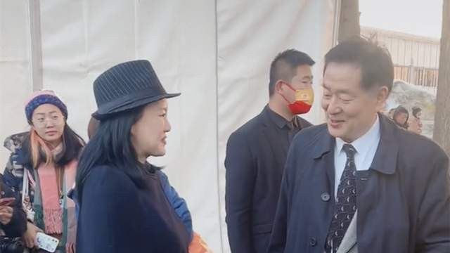 于谦|于谦办年青马大赛众星云集！咏梅惊喜现身，濮存昕被指不修边幅