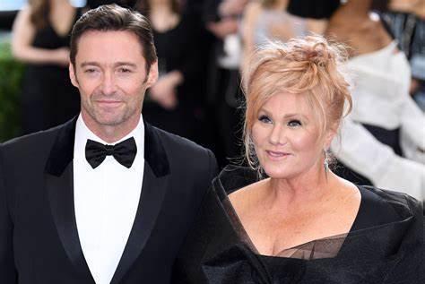 金刚狼|“金刚狼”与大13岁妻子结婚多年，被指“深柜”，妻子幽默回应！