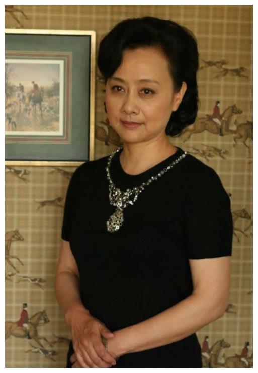 黄梅莹|老戏骨黄梅莹：27岁出道，40岁演《渴望》爆红，72岁仍热爱演戏