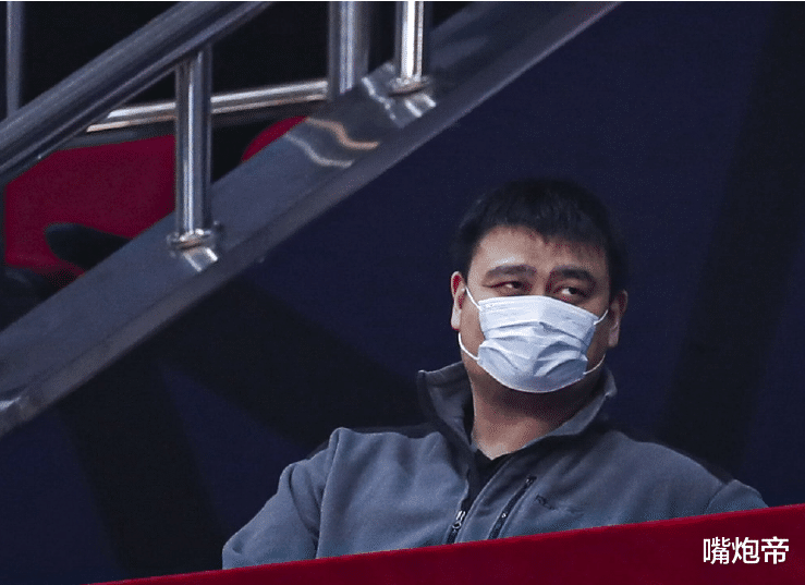 易建联|骑虎难下！姚明CBA24小时威严扫地，不敢罚大哥阿联，也不敢帮裁判