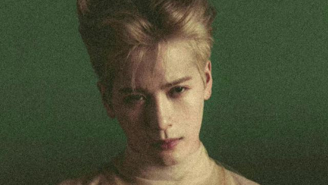 王嘉尔|王嘉尔把头发吹成猫耳，引发网友疯狂对比猫耳发型