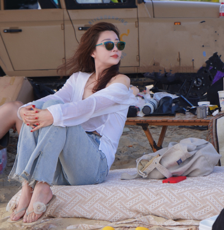 殷桃|43岁殷桃疑深夜喝醉，脸色红润放飞自我，头发凌乱眼神迷离！