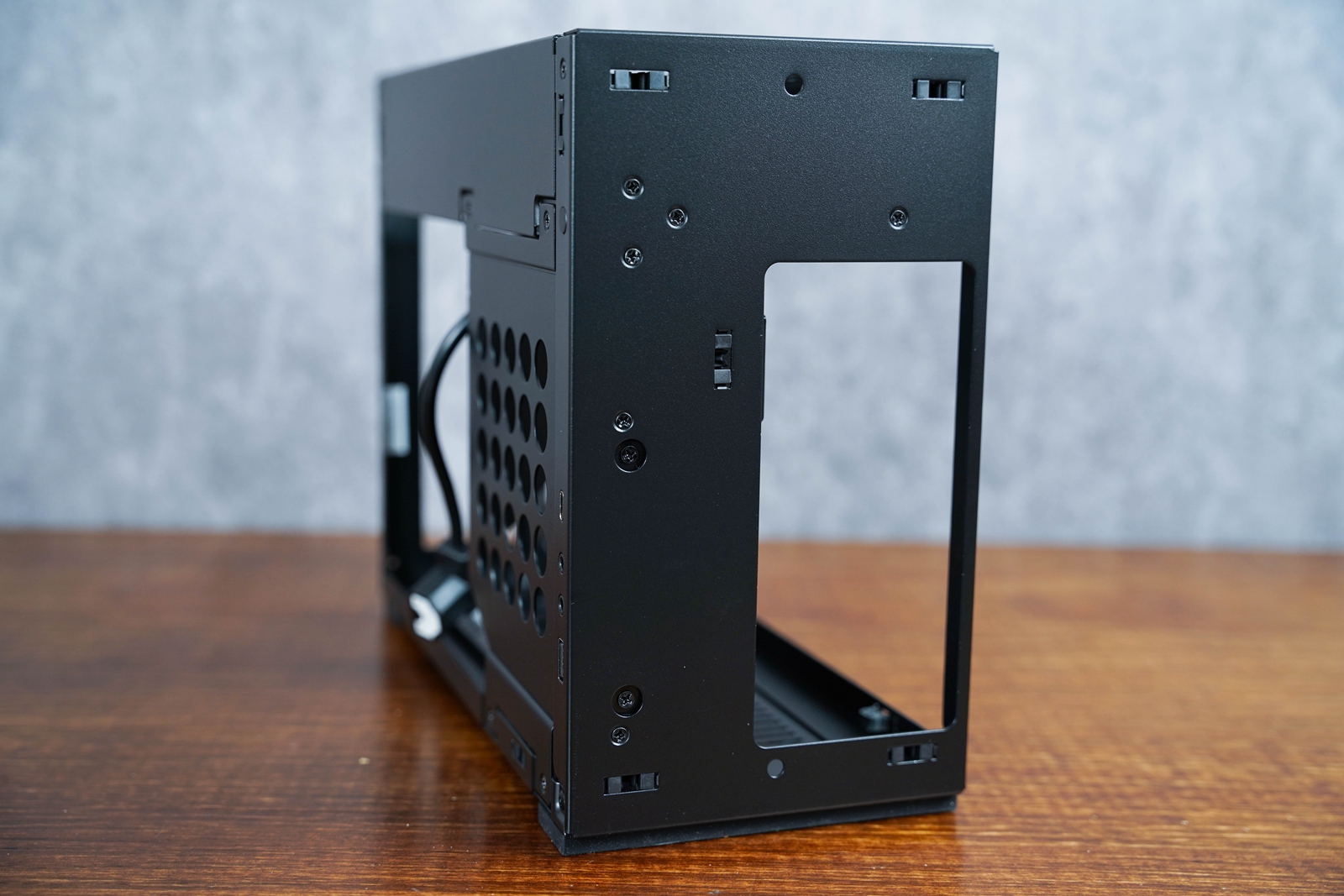 显卡|11L银黑策划， A4-H20携手12代酷睿与D5的游戏小钢炮装机体验