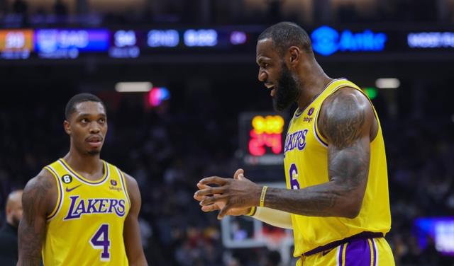 NBA晚报：詹皇等8名球员空砍30+，勇士有意卡鲁索，KD大赞沃恩
