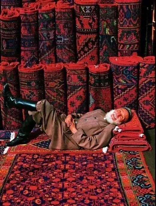 新疆地毯丨从魔法世界飞出的“东方地毯”