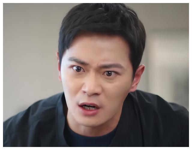 底线|《底线》高开低走，前面很现实很真实，最后的煽情是败笔