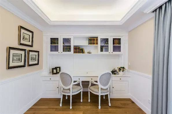 200平美式别墅无主灯,但是凹吊顶上的射灯如星罗棋布的夜空