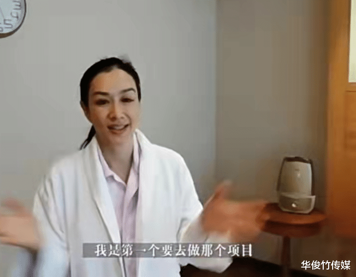 阿凡达2|52岁钟丽缇疑似怀四胎！在医院下跪对老公表白，素颜出镜脸色苍白