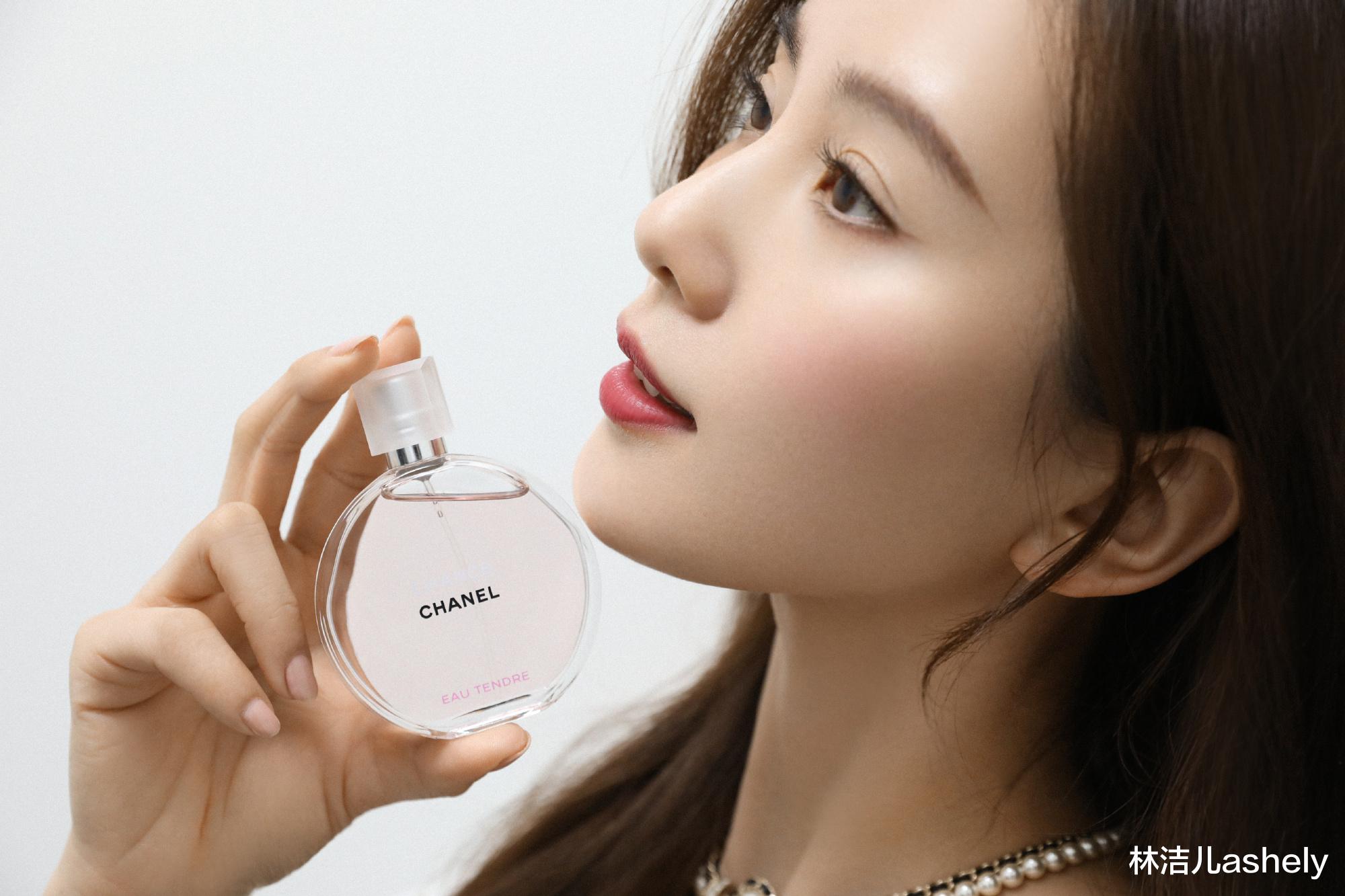 刘诗诗|刘诗诗是淡颜美人天花板？get同款“减法妆容”，更有精致高级感