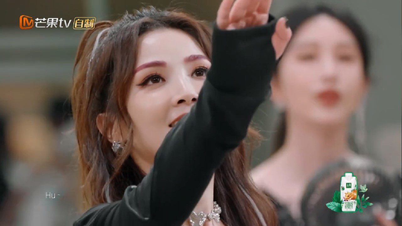 阿娇|阿娇的脸,不是普通的美能概括,郑秀妍的回眸,是惊慌失措的美!