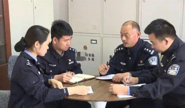 案例:58岁大妈痴迷男网友,一年转账20万,丈夫将其扔入粪坑淹死