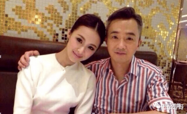 街拍|她是东方卫视美女主持人,曾与程雷相恋多年,如今43岁婚姻很幸福