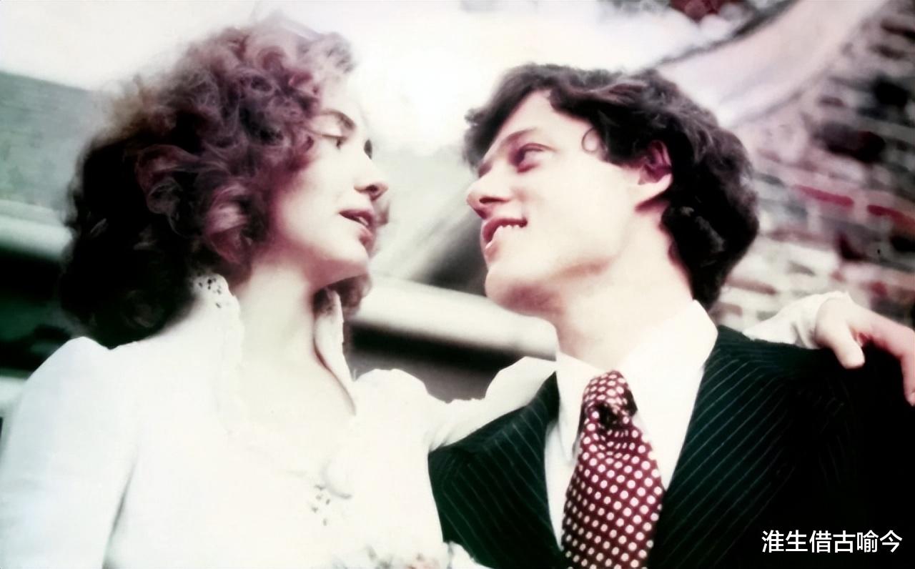 希拉里|希拉里年轻时靠美貌征服克林顿,如今74岁走红毯好臃肿,成胖大妈