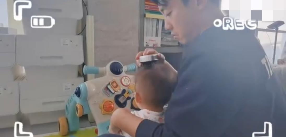 二胎|苗苗疑似怀二胎后参加商演,身材丰满许多大肚明显,四肢依旧纤细