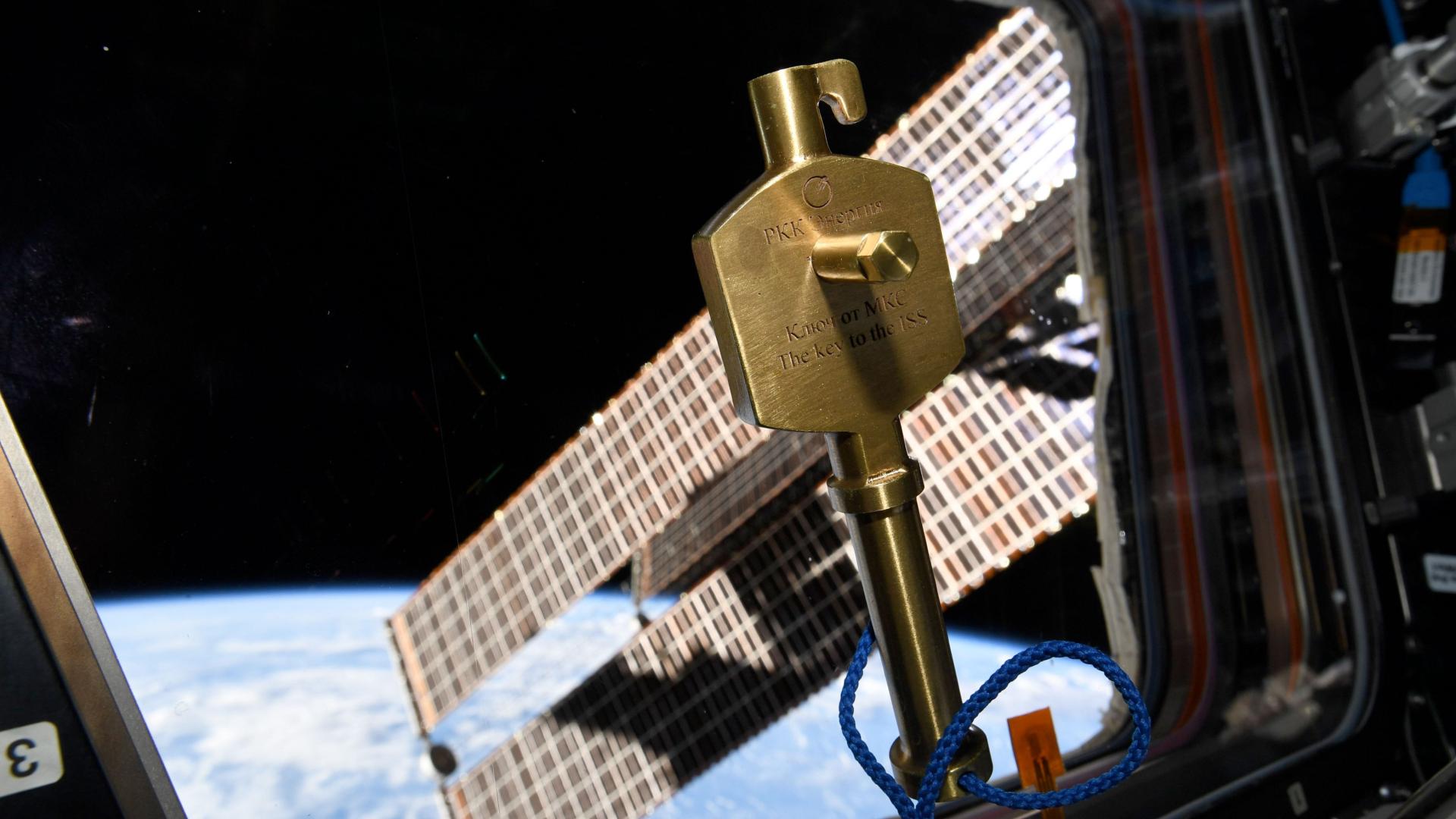 我国空间站有钥匙，外形像一把“祖传扳手”？现在交给神舟十五了