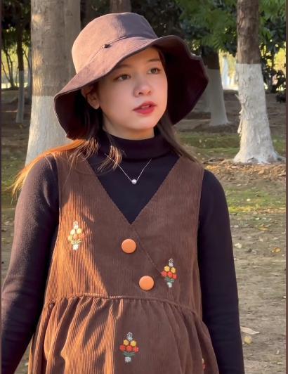 疯狂|疯狂小杨哥家曝出丑闻，爸爸发私密照到群内，大儿媳才生下女儿