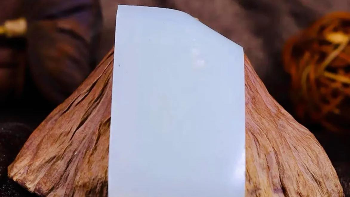 文玩|软玉中的硬骨头！和田玉?“钢板料”！