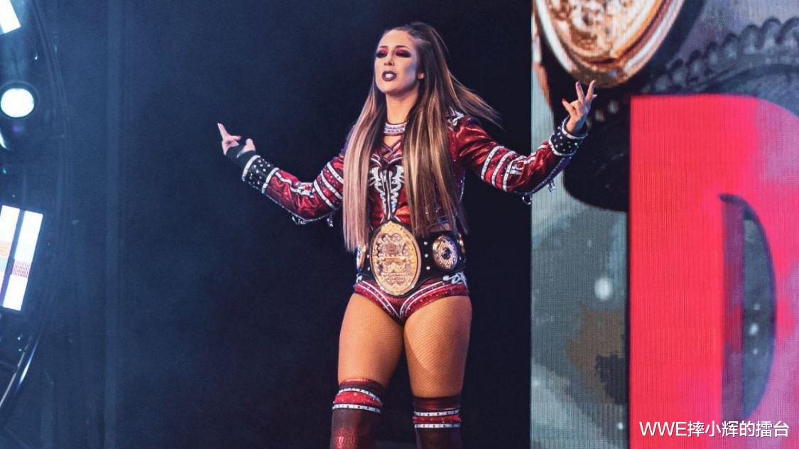 aew|比肩冷石与强森！AEW迅雷罗莎与牙医贝克打出最强女子摔角比赛！