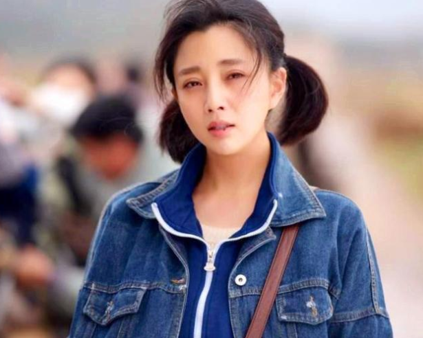 殷桃|不戴珠宝、素颜领奖，殷桃的清醒让太多娱乐圈女明星汗颜！