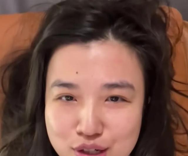 女子自称42岁未婚状态超好,长相娇美似冻龄,超凡脱俗人人夸