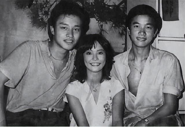 刘家良|刘家良去世后，在葬礼上哭到昏厥的娇妻，转身嫁进赌王家，怎样了