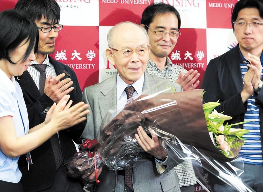 飞跃52亿公里!日本隼鸟号却从太空带回一个“人造物”,怎么回事
