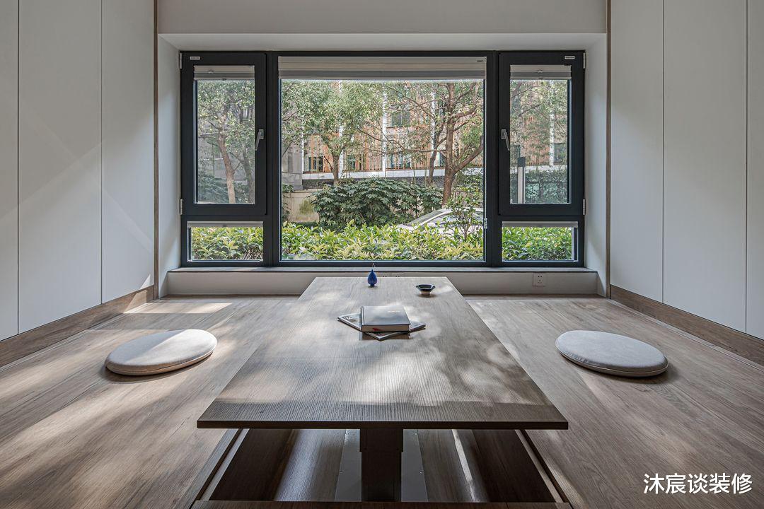 好喜欢她家,除了有令人羡慕的多功能休闲阳台,室内也很实用大方