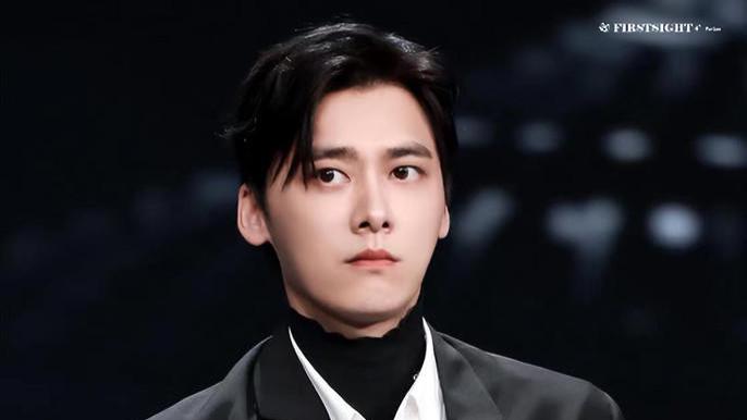 李易峰|李易峰疑似出事？央视中秋晚会节目疑被删，大粉自曝早已知情