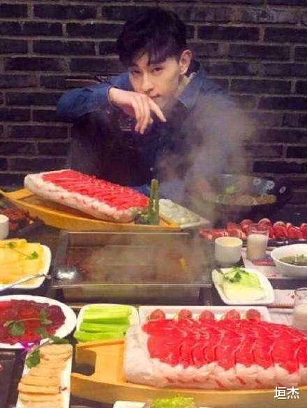 邓伦|因为310万输掉大好前程，粉丝喊冤不意外，邓伦才是真糊涂