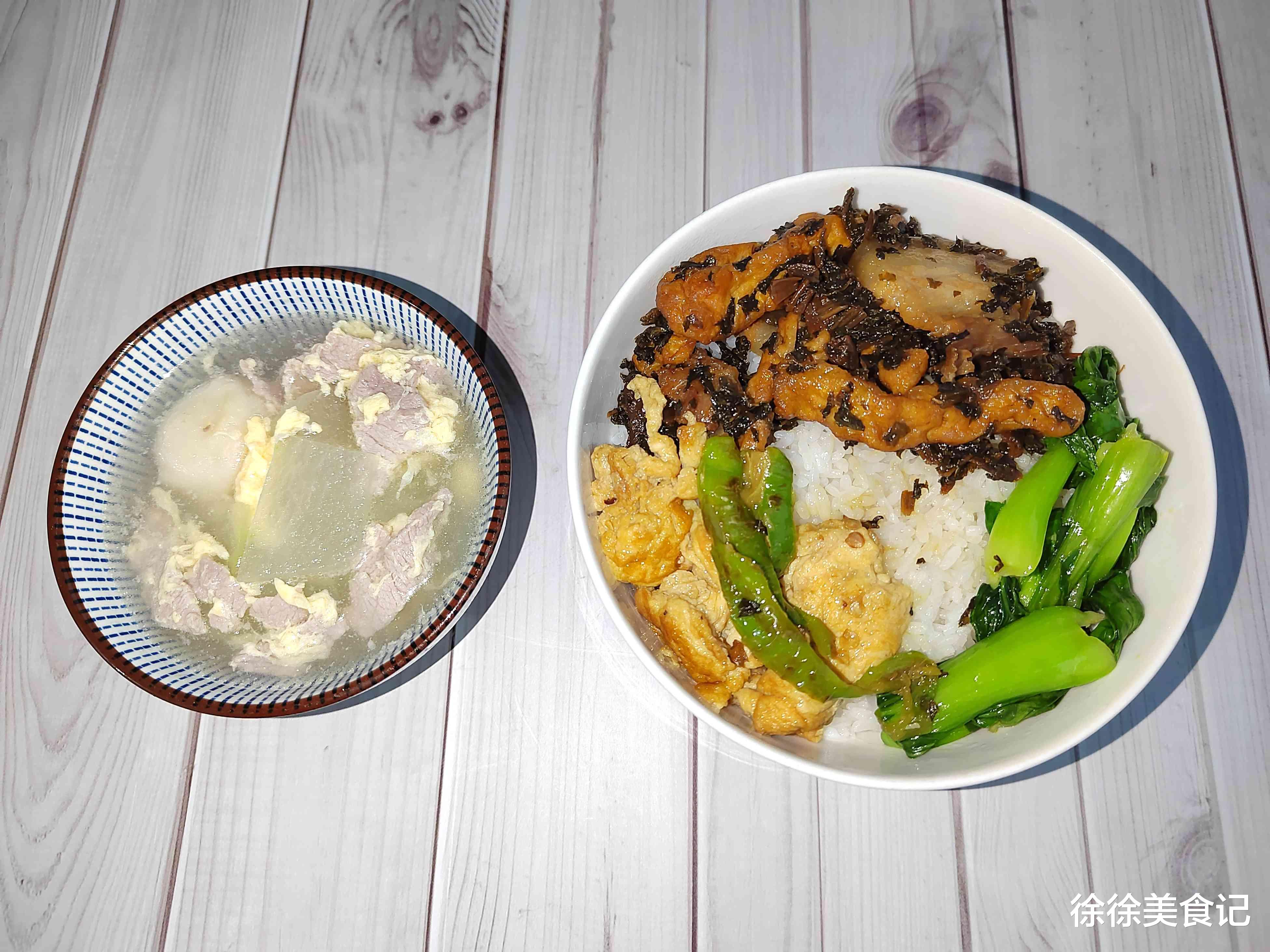 江西女子晒出婆婆留的晚饭，走红朋友圈，网友吐槽：像猪食吃不下