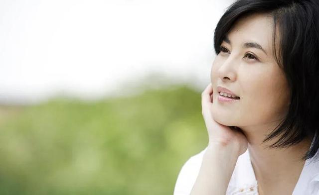 王菁华|王菁华:与常戎分手那天抱头大哭,50岁仍然单身