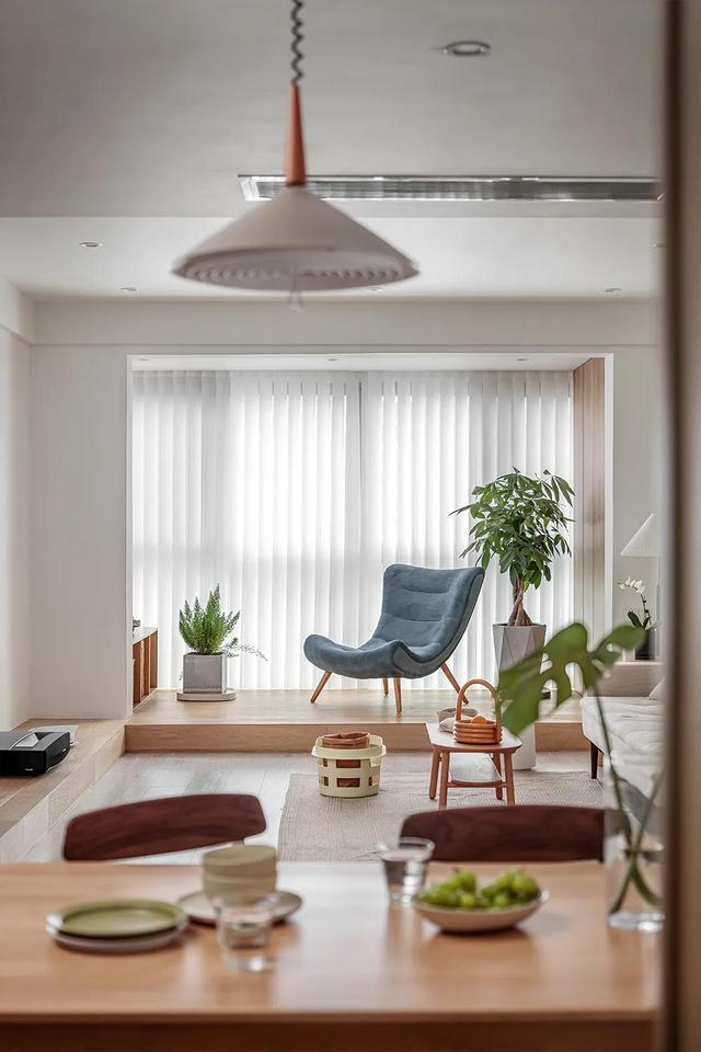 她家不豪华，可一进玄关就把我迷住，全屋高级大气堪称装修榜样！