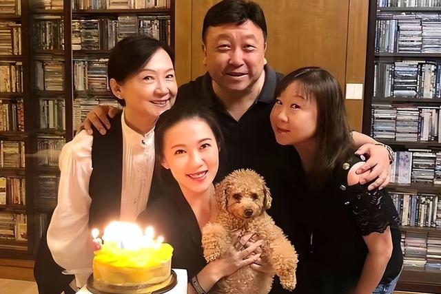 王晶|才短短两天,娱乐圈已成瓜田,知三当三,欠债失踪,还虐待动物?